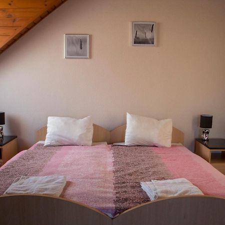 Gilde Panzio Bed and Breakfast Pilisvörösvár Eksteriør billede