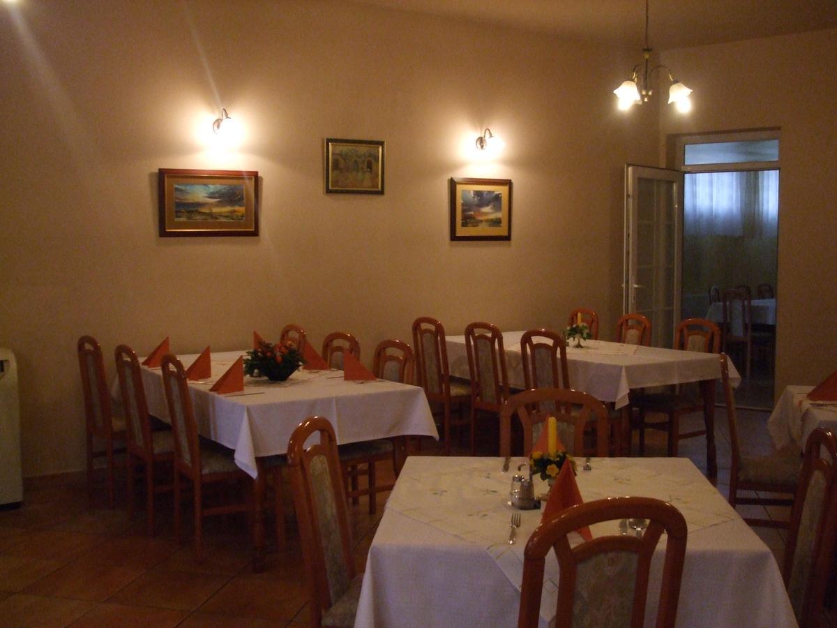 Gilde Panzio Bed and Breakfast Pilisvörösvár Eksteriør billede